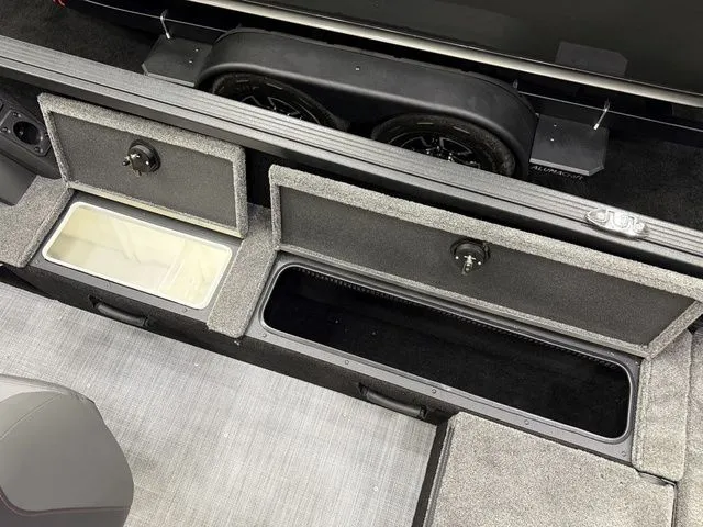 Slide: The Image of Alumacraft Competitor 195X Sport 2025 - 12