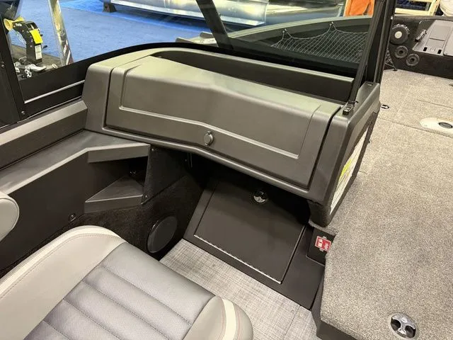 Slide: The Image of Alumacraft Competitor 195X Sport 2025 - 19