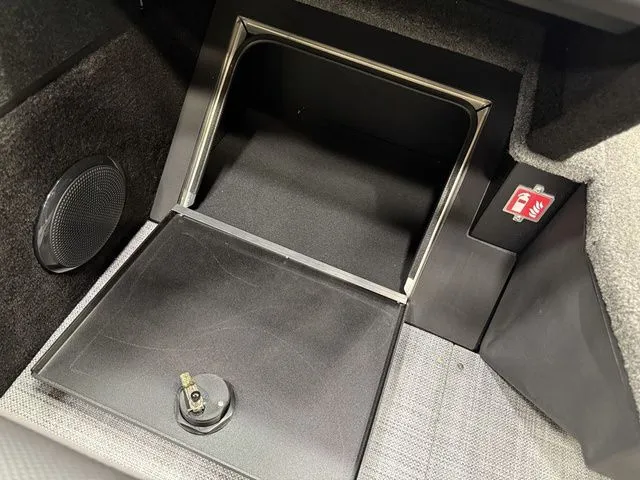 Slide: The Image of Alumacraft Competitor 195X Sport 2025 - 20