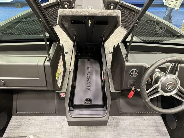 Slide: The Image of Alumacraft Competitor 195X Sport 2025 - 30