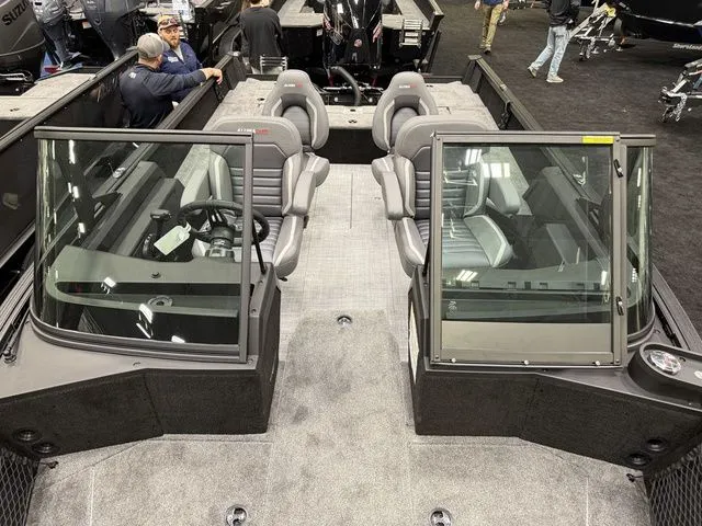 Slide: The Image of Alumacraft Competitor 195X Sport 2025 - 37