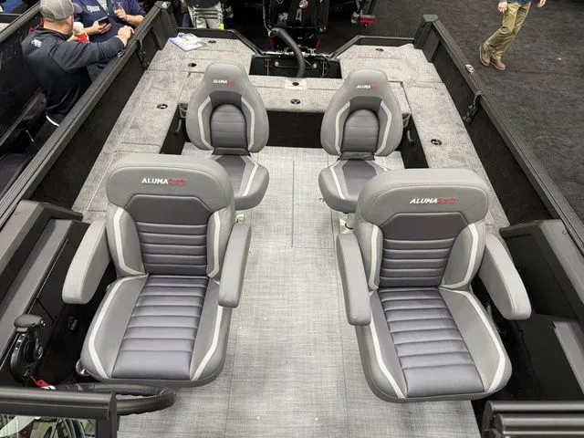 Slide: The Image of Alumacraft Competitor 195X Sport 2025 - 38