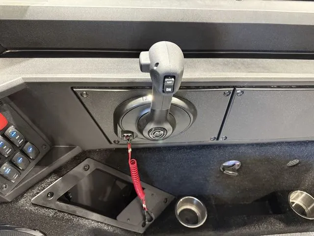 Slide: The Image of Alumacraft Competitor 175X Side Console 2026 - 15