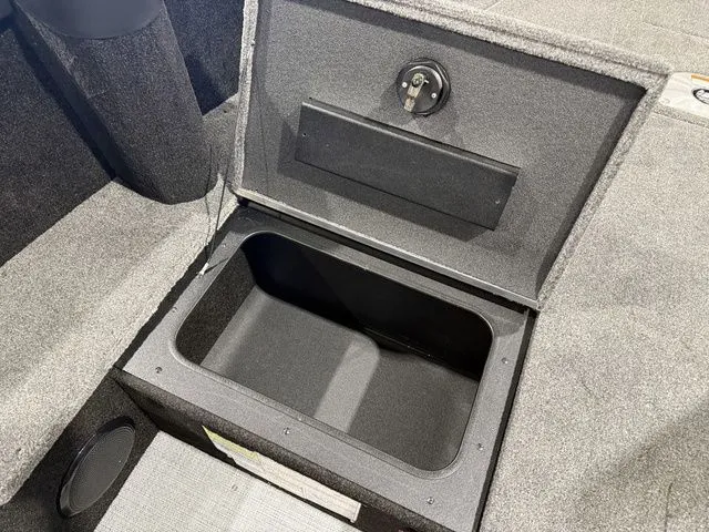 Slide: The Image of Alumacraft Competitor 175X Side Console 2026 - 18
