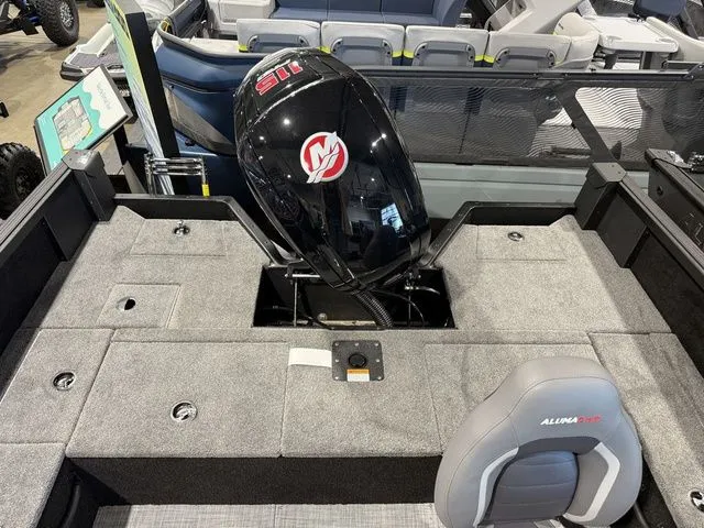 Slide: The Image of Alumacraft Competitor 175X Side Console 2026 - 4
