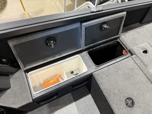 Slide: The Image of Alumacraft Competitor 175X Side Console 2026 - 7
