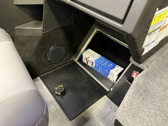 Slide: The Image of Alumacraft Competitor 205X Sport 2026 - 15