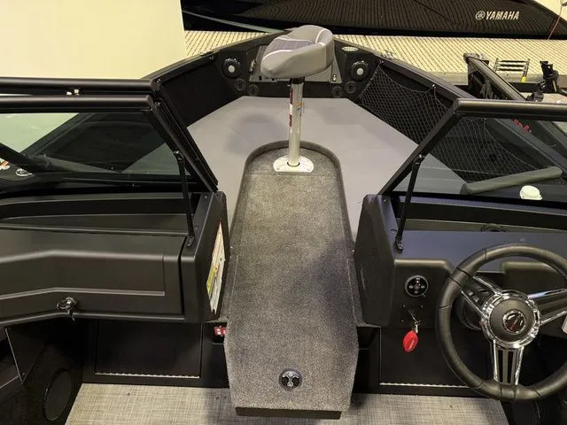 Slide: The Image of Alumacraft Competitor 205X Sport 2026 - 21