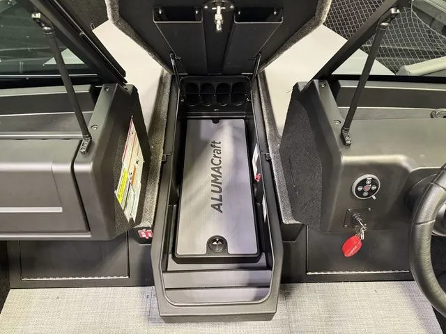 Slide: The Image of Alumacraft Competitor 205X Sport 2026 - 22