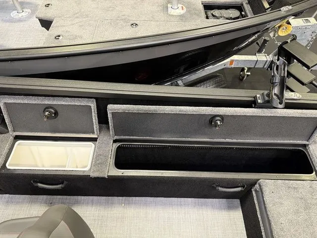 Slide: The Image of Alumacraft Competitor 205X Sport 2026 - 8