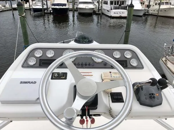 Slide: The Image of Wellcraft 330 Coastal 2004 - 10