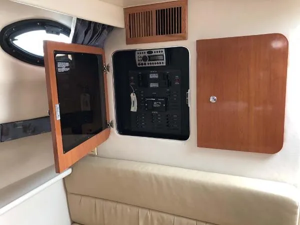 Slide: The Image of Wellcraft 330 Coastal 2004 - 4