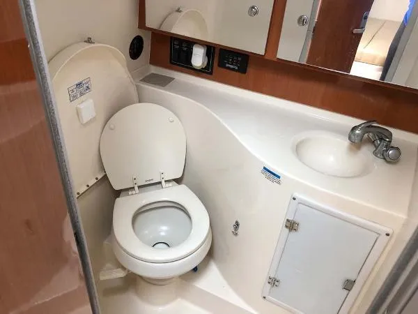Slide: The Image of Wellcraft 330 Coastal 2004 - 5