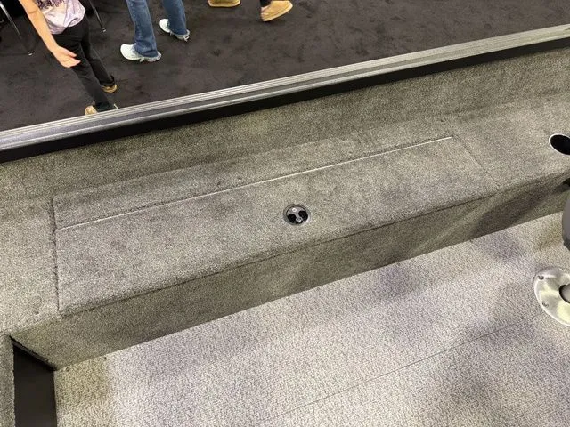 Slide: The Image of Alumacraft Escape 165 Side Console 2026 - 10