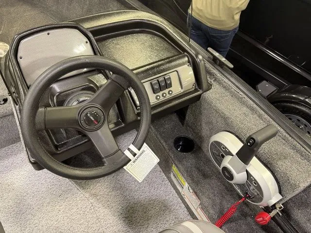 Slide: The Image of Alumacraft Escape 165 Side Console 2026 - 14