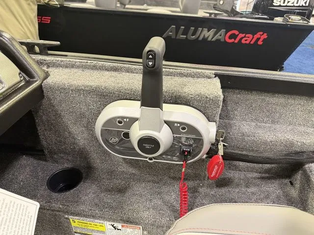 Slide: The Image of Alumacraft Escape 165 Side Console 2026 - 15