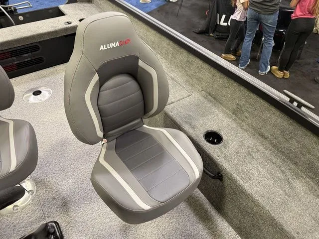 Slide: The Image of Alumacraft Escape 165 Side Console 2026 - 17