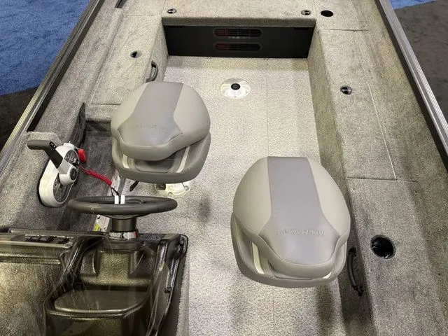 Slide: The Image of Alumacraft Escape 165 Side Console 2026 - 18