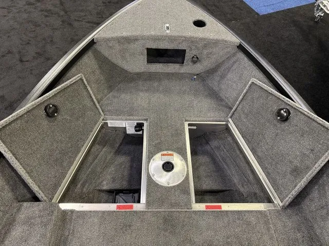 Slide: The Image of Alumacraft Escape 165 Side Console 2026 - 21