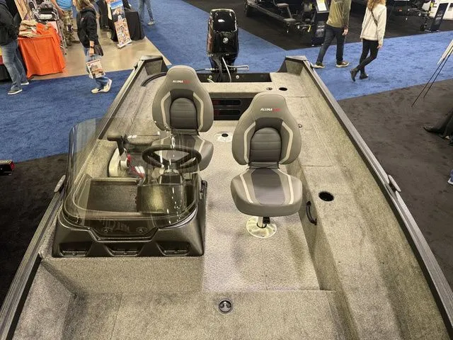Slide: The Image of Alumacraft Escape 165 Side Console 2026 - 22