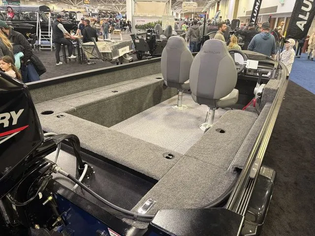 Slide: The Image of Alumacraft Escape 165 Side Console 2026 - 6