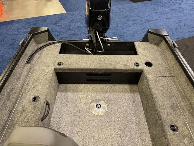 Slide: The Image of Alumacraft Escape 165 Side Console 2026 - 7