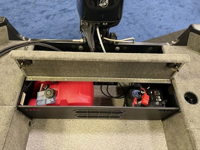 Slide: The Image of Alumacraft Escape 165 Side Console 2026 - 9