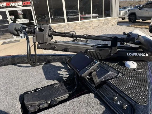 Slide: The Image of Phoenix Bass Boat 819 ZXL 2026 - 13