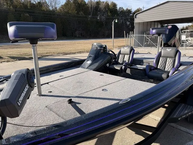 Slide: The Image of Phoenix Bass Boat 819 ZXL 2026 - 15