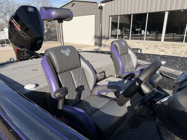 Slide: The Image of Phoenix Bass Boat 819 ZXL 2026 - 9