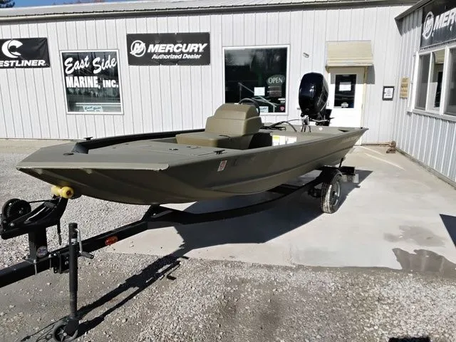 Slide: The Image of Tracker Grizzly 1648 SC 2023 - 3