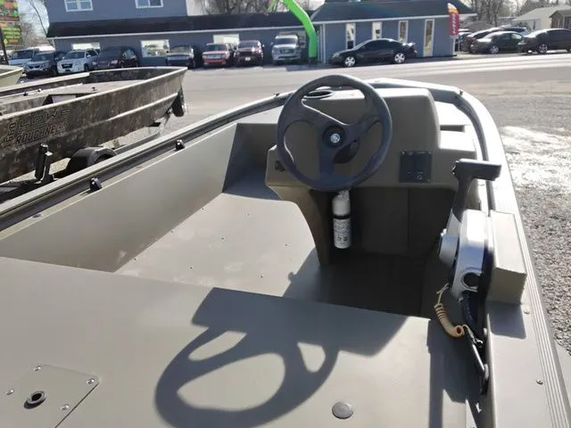 Slide: The Image of Tracker Grizzly 1648 SC 2023 - 8