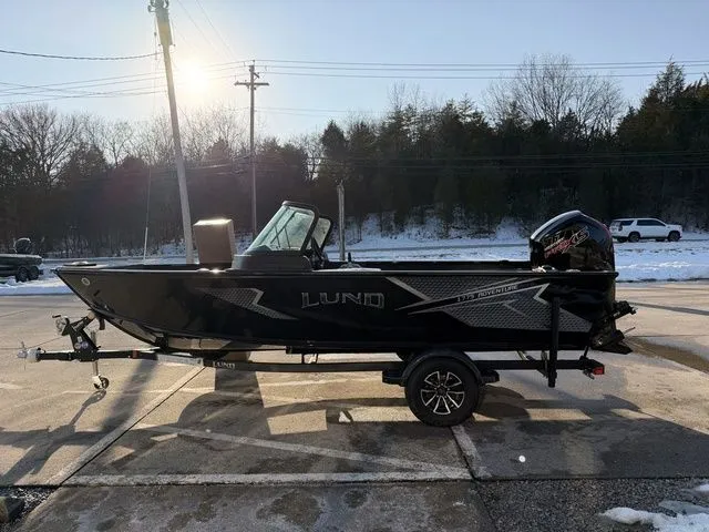 Slide: The Image of Lund 1775 Adventure Sport 2026 - 12