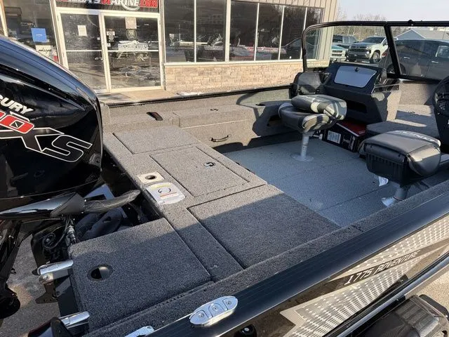 Slide: The Image of Lund 1775 Adventure Sport 2026 - 4