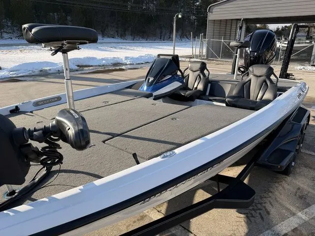 Slide: The Image of Skeeter FXR20 Limited 2022 - 11