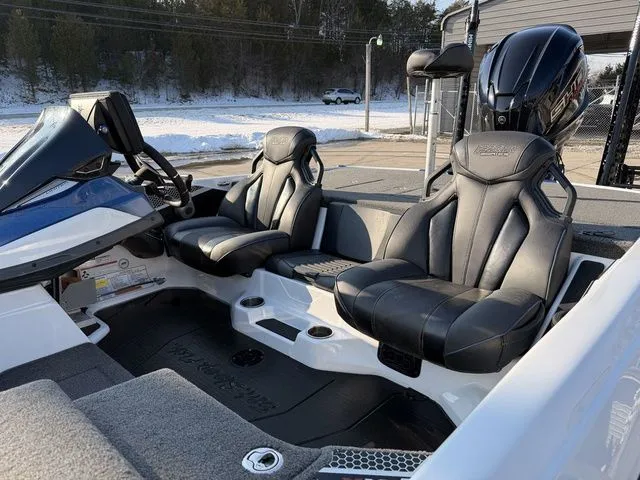 Slide: The Image of Skeeter FXR20 Limited 2022 - 12