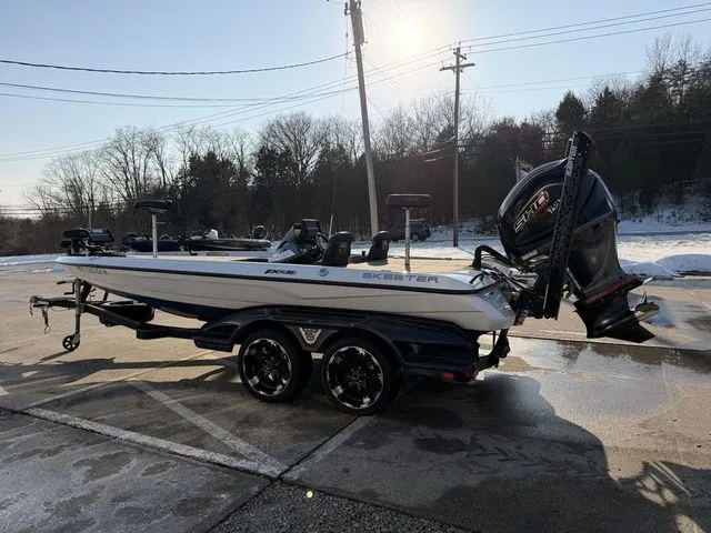 Slide: The Image of Skeeter FXR20 Limited 2022 - 14