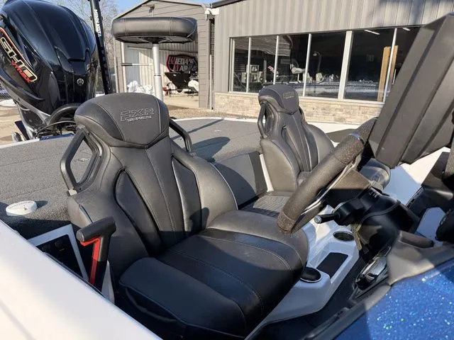 Slide: The Image of Skeeter FXR20 Limited 2022 - 5