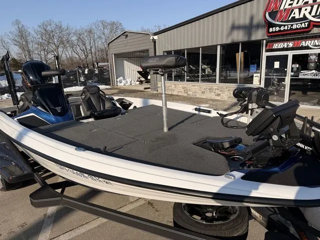Slide: The Image of Skeeter FXR20 Limited 2022 - 8
