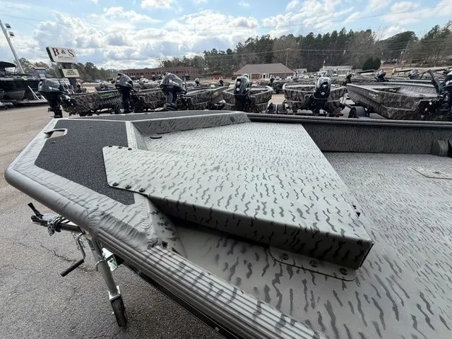 Slide: The Image of War Eagle 860LDSV 2025 - 11