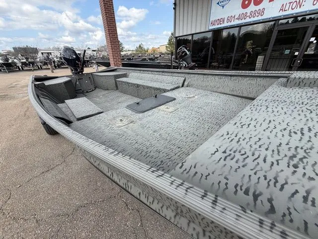 Slide: The Image of War Eagle 860LDSV 2025 - 13