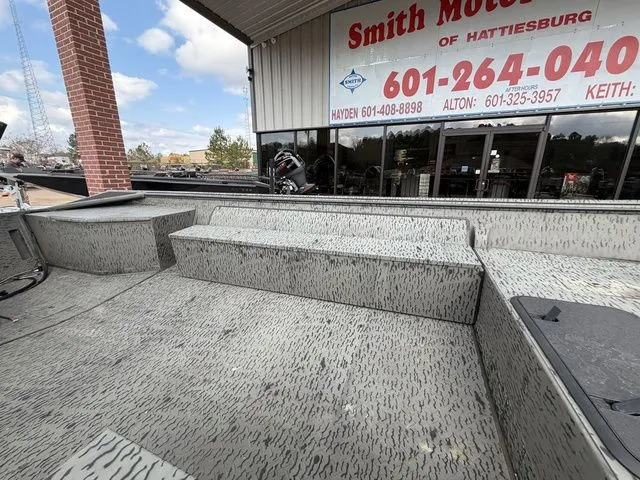 Slide: The Image of War Eagle 860LDSV 2025 - 15