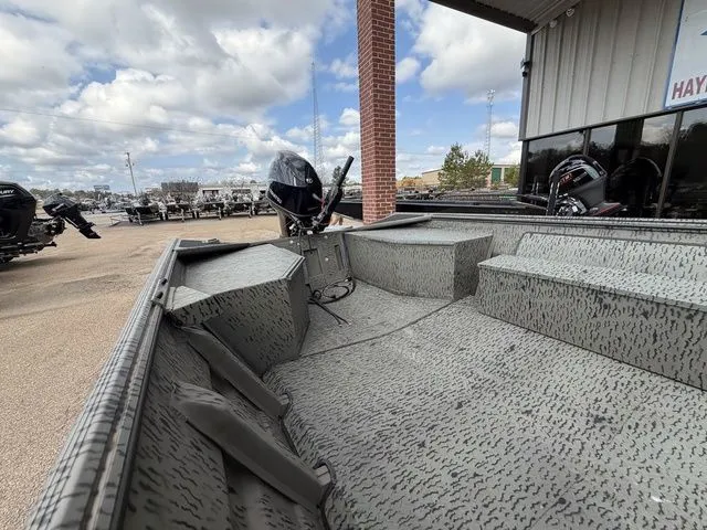 Slide: The Image of War Eagle 860LDSV 2025 - 17