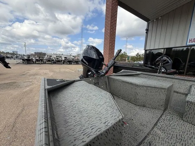 Slide: The Image of War Eagle 860LDSV 2025 - 18