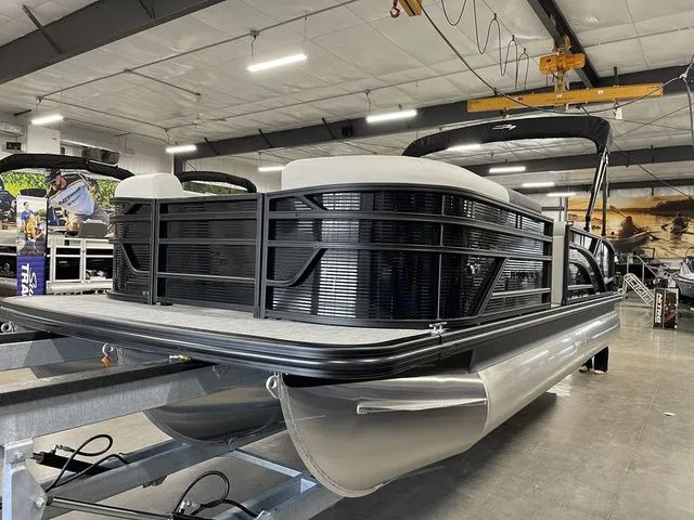 Slide: The Image of Bennington S Swingback 22 SSB 2026 - 12