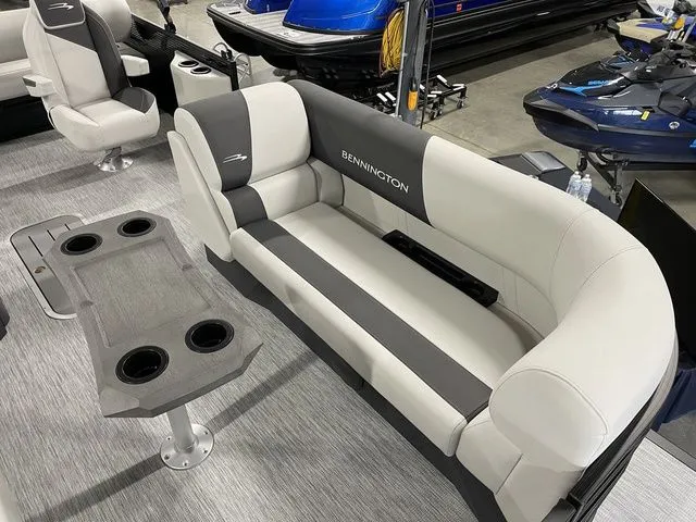 Slide: The Image of Bennington S Swingback 22 SSB 2026 - 15