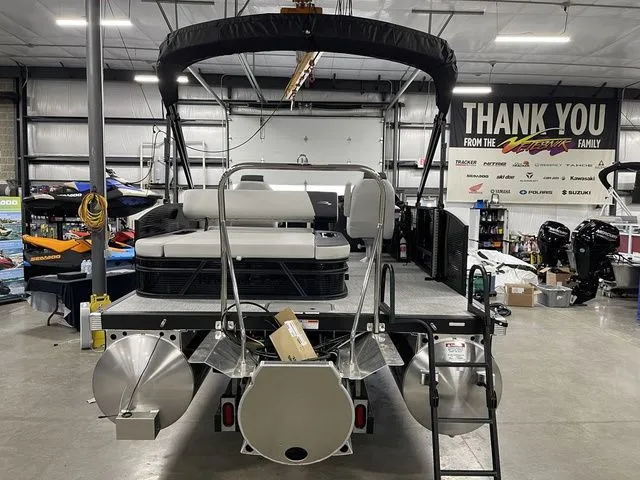 Slide: The Image of Bennington S Swingback 22 SSB 2026 - 9