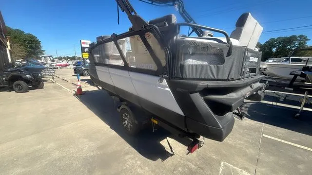 Slide: The Image of Sea-Doo SWITCH 18 CRUISE 130 HP 2024 - 3