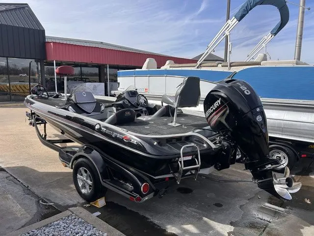 Slide: The Image of Ranger Z518 2016 - 4