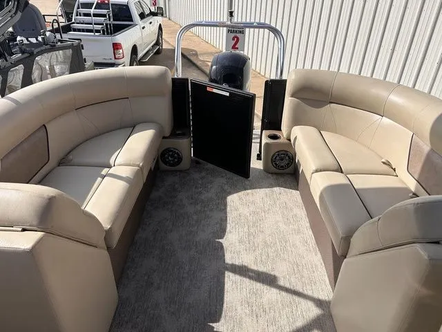 Slide: The Image of Crest Classic LX 220 L 2021 - 13